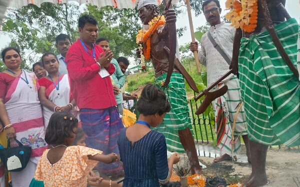Jamshedpur rural hul diwas : हूल दिवस पर खुखड़ाडीह में सिदो-कान्हू को दी गयी श्रद्धांजलि, वीर शहीदों के संघर्ष से प्रेरणा लेने का किया आह्वान