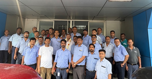 Tata motors retirement : टाटा मोटर्स में रिटायरमेंट पर वर्ल्ड ट्रक के कर्मचारी को दी गयी विदाई, सेवानिवृति पर भावुक हुए लोग Tata motors retirement : टाटा मोटर्स में रिटायरमेंट पर वर्ल्ड ट्रक के कर्मचारी को दी गयी विदाई, सेवानिवृति पर भावुक हुए लोग