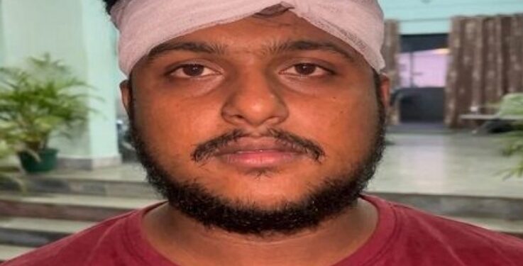 Jamshedpur youth attack – कदमा में पिस्तौल की बट मारकर युवक का सिर फोड़ा, सोने की चेन छीनने का भी आरोप Jamshedpur youth attack – कदमा में पिस्तौल की बट मारकर युवक का सिर फोड़ा, सोने की चेन छीनने का भी आरोप