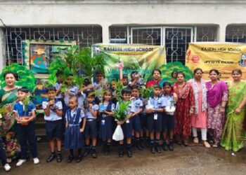 Jamshedpur school – काशीडीह हाई स्कूल में धूमधाम से मना वन महोत्सव, विद्यार्थियों ने पर्यावरण संरक्षण का लिया संकल्प Jamshedpur school – काशीडीह हाई स्कूल में धूमधाम से मना वन महोत्सव, विद्यार्थियों ने पर्यावरण संरक्षण का लिया संकल्प