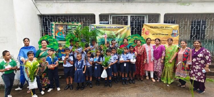 Jamshedpur school – काशीडीह हाई स्कूल में धूमधाम से मना वन महोत्सव, विद्यार्थियों ने पर्यावरण संरक्षण का लिया संकल्प Jamshedpur school – काशीडीह हाई स्कूल में धूमधाम से मना वन महोत्सव, विद्यार्थियों ने पर्यावरण संरक्षण का लिया संकल्प