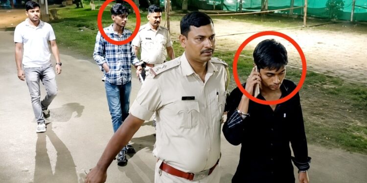 Jamshedpur crime : बर्मामाइंस में चापड़ के दिखाकर लूटने की कोशिश, दो चापड़ जब्त, दो हिरासत में, देखिए – video Jamshedpur crime : बर्मामाइंस में चापड़ के दिखाकर लूटने की कोशिश, दो चापड़ जब्त, दो हिरासत में, देखिए – video