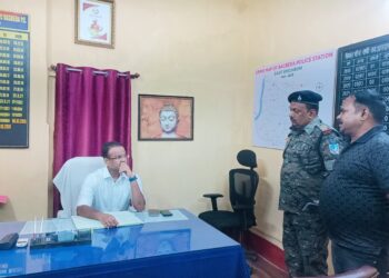 Jamshedpur ssp action : जमशेदपुर के एसएसपी अचानक बागबेड़ा थाना देर रात पहुंचे, अधिकारियों की लगी क्लास Jamshedpur ssp action : जमशेदपुर के एसएसपी अचानक बागबेड़ा थाना देर रात पहुंचे, अधिकारियों की लगी क्लास