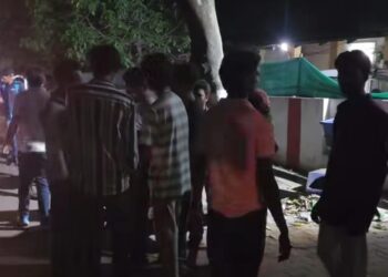 Jamshedpur kidnapping : जमशेदपुर के पुराना कोर्ट से युवक का अपहरण, भागे अपहरणकर्ता Jamshedpur kidnapping : जमशेदपुर के पुराना कोर्ट से युवक का अपहरण, भागे अपहरणकर्ता