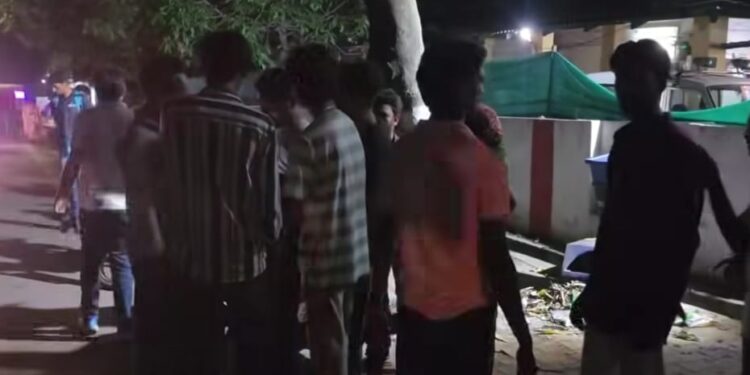 Jamshedpur kidnapping : जमशेदपुर के पुराना कोर्ट से युवक का अपहरण, भागे अपहरणकर्ता Jamshedpur kidnapping : जमशेदपुर के पुराना कोर्ट से युवक का अपहरण, भागे अपहरणकर्ता