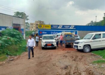 Jamshedpur big action : सुंदरनगर में सरकारी जमीन पर बना मालगोदाम, प्रशासन ने कार्रवाई के लिए चिपकाया नोटिस