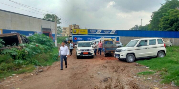 Jamshedpur big action : सुंदरनगर में सरकारी जमीन पर बना मालगोदाम, प्रशासन ने कार्रवाई के लिए चिपकाया नोटिस Jamshedpur big action : सुंदरनगर में सरकारी जमीन पर बना मालगोदाम, प्रशासन ने कार्रवाई के लिए चिपकाया नोटिस
