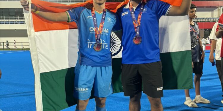 tata steel hockey cadet : एचएएफ के कैडेट आशीष तानी पूर्ति और वीडियो एनालिस्ट अभिजीत हज़ारी ने ओमान में आयोजित मेन्स यूथ हॉकी 5एस एशियन चैंपियनशिप में स्वर्ण पदक जीता tata steel hockey cadet : एचएएफ के कैडेट आशीष तानी पूर्ति और वीडियो एनालिस्ट अभिजीत हज़ारी ने ओमान में आयोजित मेन्स यूथ हॉकी 5एस एशियन चैंपियनशिप में स्वर्ण पदक जीता