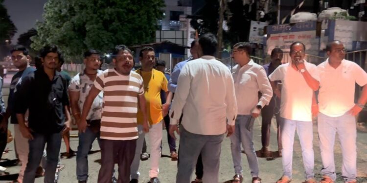 Jamshedpur road accident prone area : मानगो डिमना चौक बना हादसों का केंद्र, सरयू रॉय की टीम ने संभाला मोर्चा Jamshedpur road accident prone area : मानगो डिमना चौक बना हादसों का केंद्र, सरयू रॉय की टीम ने संभाला मोर्चा