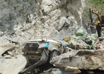 13 people feared dead in himachal accident : हिमाचल के लाहौल-स्पीति में टैक्सी पर गिरा पहाड़, 13 लोगों की मौत की आशंका, राहत एवं बचाव कार्य जारी 13 people feared dead in himachal accident : हिमाचल के लाहौल-स्पीति में टैक्सी पर गिरा पहाड़, 13 लोगों की मौत की आशंका, राहत एवं बचाव कार्य जारी