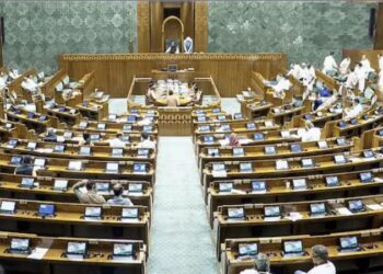 Anti paper leak bill passed in ls : भारी हंगामे के बीच एंटी पेपर लीक विधेयक लोकसभा से पारित, गृहमंत्री अमित शाह पर राहुल गांधी के आरोप को लेकर हंगामा, संसदीय कार्यमंत्री किरेन रिजिजू ने कहा – राहुल गांधी माफी मांगें   