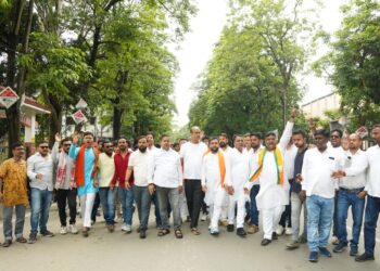 Jamshhedpur bjym in jpsc gherao : पेपर लीक व धांधली के खिलाफ भाजयुमो ने जेपीएससी कार्यालय का किया घेराव, अमित अग्रवाल के नेतृत्व में हुए आयोजन में जमशेदपुर के कार्यकर्ता भी रहे शामिल