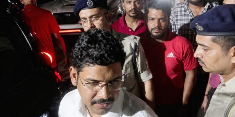 Jamshedpur dd bar murder case – हिमांशु सिंह हत्याकांड: पोस्टमार्टम कराने से परिजनों ने किया इनकार, एनकाउंटर की मांग, नेताओं ने कानून-व्यवस्था पर उठाए सवाल