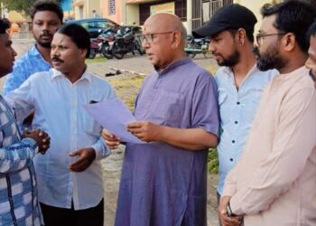 Jamshedpur mukhi samaj : मुखी समाज विकास समिति की पहल रंग लाई, सीनी के प्रभावित परिवारों को मिली बड़ी राहत, विधायक सरयू राय के हस्तक्षेप से डीआरएम ने दिया राहत का भरोसा Jamshedpur mukhi samaj : मुखी समाज विकास समिति की पहल रंग लाई, सीनी के प्रभावित परिवारों को मिली बड़ी राहत, विधायक सरयू राय के हस्तक्षेप से डीआरएम ने दिया राहत का भरोसा