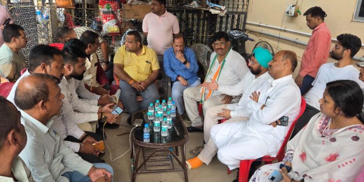 Jamshedpur congress opposes dd bar murder case : बिष्टुपुर के डीडी बार हत्याकांड के पीड़ित परिवार से मिला कांग्रेस का उच्चस्तरीय प्रतिनिधिमंडल, हर स्तर पर न्याय दिलाने का दिया भरोसा Jamshedpur congress opposes dd bar murder case : बिष्टुपुर के डीडी बार हत्याकांड के पीड़ित परिवार से मिला कांग्रेस का उच्चस्तरीय प्रतिनिधिमंडल, हर स्तर पर न्याय दिलाने का दिया भरोसा