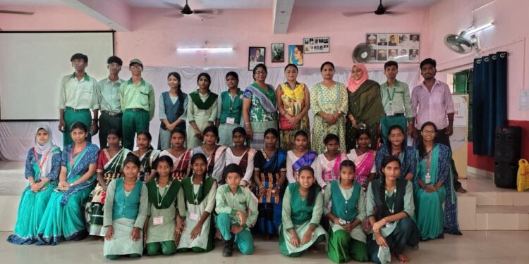 Jamshedpur school : साकची के पीपुल्स एकेडमी में कक्षा 9 एवं 11 के विद्यार्थियों के लिए उन्मुखीकरण कार्यक्रम आयोजित, बच्चों का हुआ स्वागत
