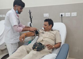 Jamshedpur blood camp – डॉक्टर्स डे पर एमजीएम अस्पताल में रक्तदान शिविर का आयोजन, 50 से अधिक यूनिट रक्त संग्रहित