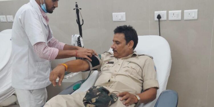 Jamshedpur blood camp – डॉक्टर्स डे पर एमजीएम अस्पताल में रक्तदान शिविर का आयोजन, 50 से अधिक यूनिट रक्त संग्रहित