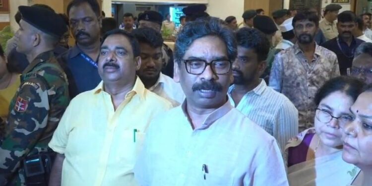 Jharkhand cabinet meeting : झारखंड सरकार के कैबिनेट मीटिंग में 27 प्रस्ताव को मंजूरी, बीडीओ कम सीओ की होगी पोस्टिंग, सिविल सर्जन बर्खास्त, देखे किन प्रस्ताव को मिली मंजूरी, देखिये – video Jharkhand cabinet meeting : झारखंड सरकार के कैबिनेट मीटिंग में 27 प्रस्ताव को मंजूरी, बीडीओ कम सीओ की होगी पोस्टिंग, सिविल सर्जन बर्खास्त, देखे किन प्रस्ताव को मिली मंजूरी, देखिये – video