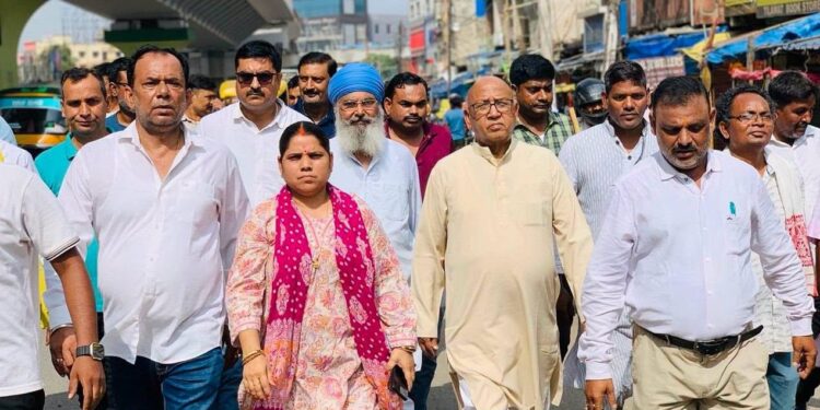 Jamshedpur mla saryu roy during band : विधायक सरयू राय जमशेदपुर बंद कराने दल बल के साथ निकले, सोनारी, बिष्टुपुर, कदमा, मानगो, साकची में स्वतःस्फूर्त