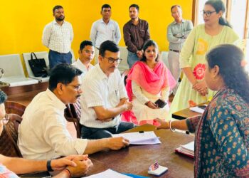 Jamshedpur visit of kolhan commissioner : कोल्हान के आयुक्त ने की मतदाता सूची विशेष गहन पुनरीक्षण के कार्यों का निरीक्षण, उपायुक्त रहे साथ, कई मतदान केंद्रो का लिया जायजा