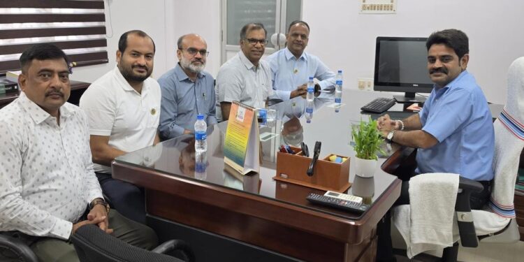singhbhum chamber team meets income tax pcit : सिंहभूम चेंबर ऑफ कॉमर्स एंड इंडस्ट्री के प्रतिनिधिमंडल ने प्रधान मुख्य आयकर आयुक्त सलील मिश्रा से की शिष्टाचार भेंट, कई मुद्दों पर चर्चा singhbhum chamber team meets income tax pcit : सिंहभूम चेंबर ऑफ कॉमर्स एंड इंडस्ट्री के प्रतिनिधिमंडल ने प्रधान मुख्य आयकर आयुक्त सलील मिश्रा से की शिष्टाचार भेंट, कई मुद्दों पर चर्चा