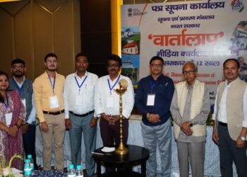 jamshedpur pib seminar : केंद्र सरकार की किसान कल्याण, कृषि सशक्तीकरण एवं जन कल्याणकारी पहलों पर पत्रकारों के साथ हुआ सार्थक संवाद, कई पत्रकार सम्मानित jamshedpur pib seminar : केंद्र सरकार की किसान कल्याण, कृषि सशक्तीकरण एवं जन कल्याणकारी पहलों पर पत्रकारों के साथ हुआ सार्थक संवाद, कई पत्रकार सम्मानित