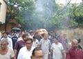 Tata workers union president wife funeral : टाटा वर्कर्स यूनियन के अध्यक्ष टुन्नू चौधरी की पत्नी का पार्थिव शरीर पंचतत्व में विलीन, टाटा स्टील के एमडी समेत समाज के हर वर्ग ने दी श्रद्धांजलि Tata workers union president wife funeral : टाटा वर्कर्स यूनियन के अध्यक्ष टुन्नू चौधरी की पत्नी का पार्थिव शरीर पंचतत्व में विलीन, टाटा स्टील के एमडी समेत समाज के हर वर्ग ने दी श्रद्धांजलि