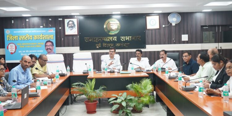 Jamshedpur health meeting : जमशेदपुर के उपायुक्त ने की स्वास्थ्य विभाग की समीक्षा बैठक, मलेरिया जांच बढ़ाने एवं बरसात के मद्देनजर डेंगू व चिकनगुनिया को लेकर जागरूकता अभियान चलाने का निर्देश, टीकाकरण एवं संस्थागत प्रसव में डाटा अद्तन करने में शिथिलता पर सभी बीपीएम को शो-कॉज