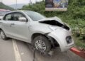 Jamshedpur accident : मानगो में कार चला रही महिला ने डिवाइडर से टकराई, युवकों ने की कार रोकने की कोशिश