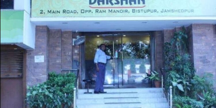 Jamshedpur body found in hotel – बिष्टुपुर होटल में कांड्रा के बुजुर्ग का मिला शव, पुरी जाने का था कार्यक्रम Jamshedpur body found in hotel – बिष्टुपुर होटल में कांड्रा के बुजुर्ग का मिला शव, पुरी जाने का था कार्यक्रम
