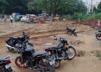 Jamshedpur mgm parking issue – एमजीएम अस्पताल में पार्किंग विवाद गर्माया, होमगार्ड डीएसपी ने होमगार्ड प्रभारी व पूर्व प्रभारी के जवान को अस्पताल की ड्यूटी से हटाया Jamshedpur mgm parking issue – एमजीएम अस्पताल में पार्किंग विवाद गर्माया, होमगार्ड डीएसपी ने होमगार्ड प्रभारी व पूर्व प्रभारी के जवान को अस्पताल की ड्यूटी से हटाया