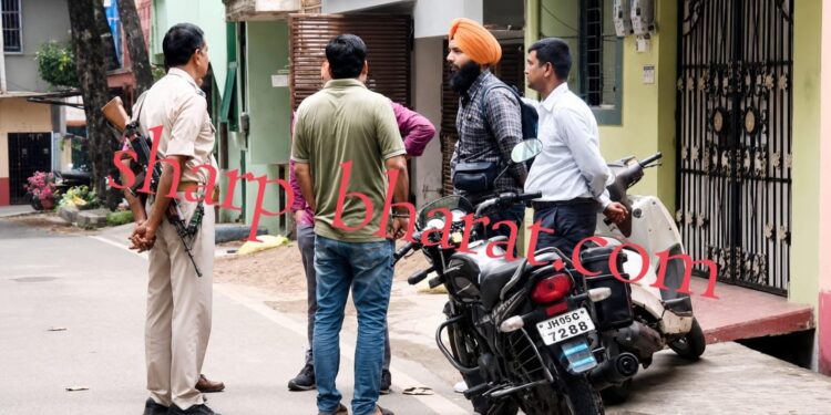 Jamshedpur cbi raid – जमशेदपुर में सीबीआई की बड़ी कार्रवाई, टुइलाडुंगरी में चार घंटे छापेमारी, युवक हिरासत में