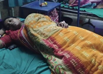 Jamshedpur rural thundering – पटमदा में वज्रपात से एक महिला बेहोश, नर्सिंग होम में इलाजरत Jamshedpur rural thundering – पटमदा में वज्रपात से एक महिला बेहोश, नर्सिंग होम में इलाजरत