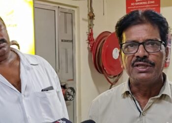 Jamshedpur bank allegation – गोलमुरी में बैंक अधिकारी व कर्मचारियों पर 40 लाख रुपये गबन का आरोप, पीड़ित ने म्यूचुअल फंड में किया था निवेश Jamshedpur bank allegation – गोलमुरी में बैंक अधिकारी व कर्मचारियों पर 40 लाख रुपये गबन का आरोप, पीड़ित ने म्यूचुअल फंड में किया था निवेश