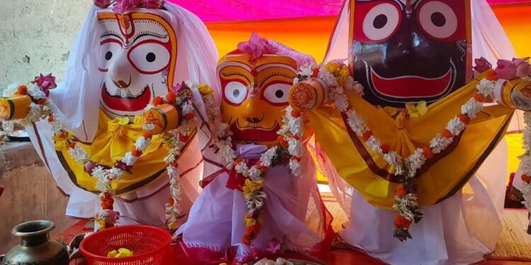 Jamshedpur rural – बहरागोड़ा में दशमूलारिष्ट औषधि के सेवन से स्वस्थ्य हुए महाप्रभु, नवयौवन रूप में दिए दर्शन