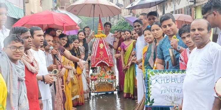 Jamshedpur rath yatra – कदमा रानीकुदर से निकली इस्कॉन की भव्य रथयात्रा, जय जगन्नाथ के जयघोष से भक्तिमय हुआ माहौल Jamshedpur rath yatra – कदमा रानीकुदर से निकली इस्कॉन की भव्य रथयात्रा, जय जगन्नाथ के जयघोष से भक्तिमय हुआ माहौल