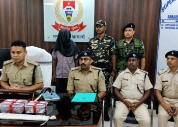 Saraikela murder case – सीनी में पत्नी के चरित्र पर पति को था संदेह, हत्या कर शव को सेफ्टी टैंक में छिपाया, गिरफ्तार Saraikela murder case – सीनी में पत्नी के चरित्र पर पति को था संदेह, हत्या कर शव को सेफ्टी टैंक में छिपाया, गिरफ्तार