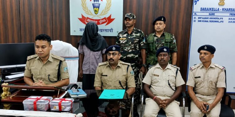 Saraikela murder case – सीनी में पत्नी के चरित्र पर पति को था संदेह, हत्या कर शव को सेफ्टी टैंक में छिपाया, गिरफ्तार