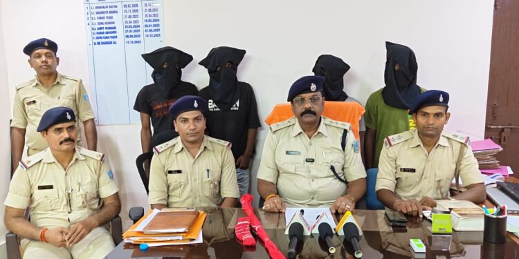 Jamshedpur police success: मानगो-उलीडीह के 12 दुकानों में चोरी का खुलासा, हिस्ट्रीशीटर सहित चार गिरफ्तार