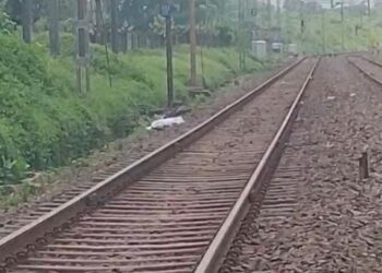 Jamshedpur suicide case – परसुडीह में ट्रेन के सामने कूदने वाली महिला सोनारी के श्रीराम स्वीट्स की मालकिन निकली, परिजनों ने किया शिनाख्त Jamshedpur suicide case – परसुडीह में ट्रेन के सामने कूदने वाली महिला सोनारी के श्रीराम स्वीट्स की मालकिन निकली, परिजनों ने किया शिनाख्त