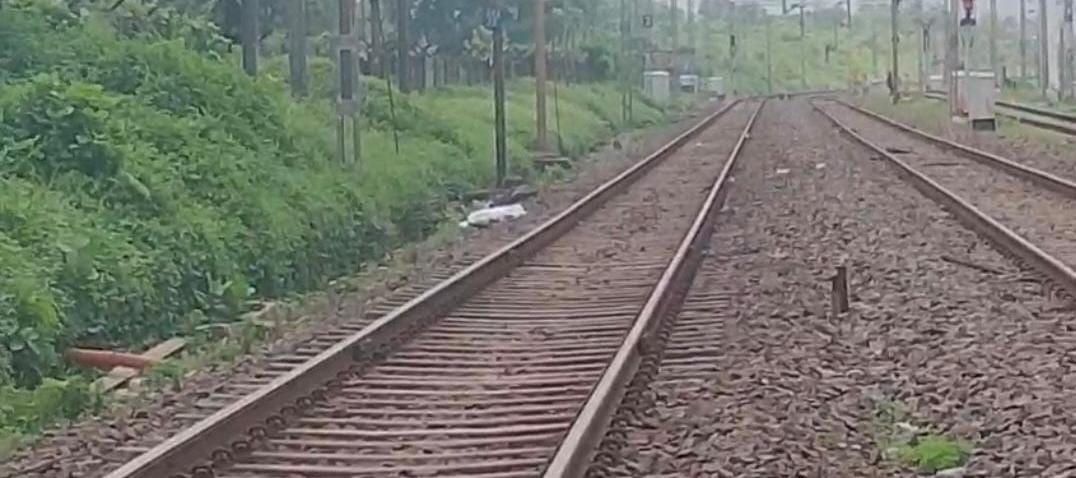 Jamshedpur suicide case – परसुडीह में ट्रेन के सामने कूदने वाली महिला सोनारी के श्रीराम स्वीट्स की मालकिन निकली, परिजनों ने किया शिनाख्त