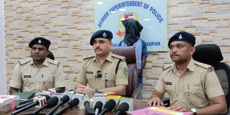 Jamshedpur rural police action: जादूगोड़ा में 452 ग्राम गांजा के साथ एक गिरफ्तार, बाइक और मोबाइल जब्त, देखिए – video