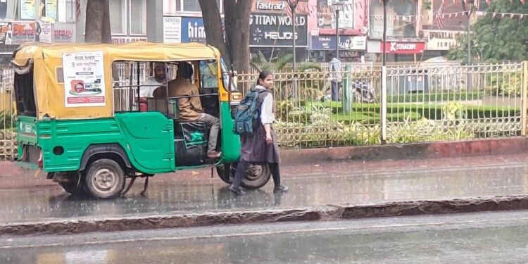 Jharkhand Weather update – जमशेदपुर में दिन भर छाए रहे बादल, अब तक 8 मिमी बारिश, शुक्रवार को कैसा रहेगा मौसम, जाने Jharkhand Weather update – जमशेदपुर में दिन भर छाए रहे बादल, अब तक 8 मिमी बारिश, शुक्रवार को कैसा रहेगा मौसम, जाने