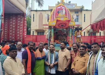 Jamshedpur rathyatra – जमशेदपुर के विभिन्न स्थानों में रथयात्रा में शामिल हुए पूर्व विधायक कुणाल षाड़ंगी, खींचा रथ Jamshedpur rathyatra – जमशेदपुर के विभिन्न स्थानों में रथयात्रा में शामिल हुए पूर्व विधायक कुणाल षाड़ंगी, खींचा रथ