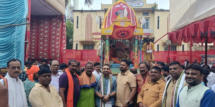 Jamshedpur rathyatra – जमशेदपुर के विभिन्न स्थानों में रथयात्रा में शामिल हुए पूर्व विधायक कुणाल षाड़ंगी, खींचा रथ Jamshedpur rathyatra – जमशेदपुर के विभिन्न स्थानों में रथयात्रा में शामिल हुए पूर्व विधायक कुणाल षाड़ंगी, खींचा रथ