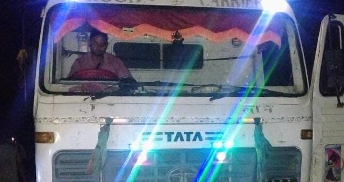Jamshedpur rural police action – चाकुलिया पुलिस ने अवैध बालू लदा हाइवा किया जब्त, बालू माफियाओं में हड़कंप