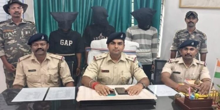 Adityapur police action: आरआइटी में चोरी की तीन बाइक के साथ तीन गिरफ्तार, भेजे गए जेल Adityapur police action: आरआइटी में चोरी की तीन बाइक के साथ तीन गिरफ्तार, भेजे गए जेल