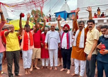 Jamshedpur harhar Mahadeo seva sangha : हर हर महादेव सेवा संघ के संस्थापक अमरप्रीत सिंह काले ने बाबा बैद्यनाथ धाम में किया दर्शन-पूजन, काले ने कहा – बाबा बैद्यनाथ की कृपा समस्त विश्व पर बनी रहे