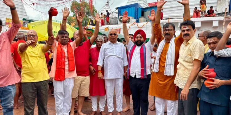 Jamshedpur harhar Mahadeo seva sangha : हर हर महादेव सेवा संघ के संस्थापक अमरप्रीत सिंह काले ने बाबा बैद्यनाथ धाम में किया दर्शन-पूजन, काले ने कहा – बाबा बैद्यनाथ की कृपा समस्त विश्व पर बनी रहे